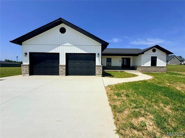 1657 Redbud Ct, Perryville, MO 63775
