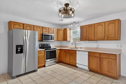 Kitchen - 301 Kaskaskia Dr, Red Bud, IL 62278 photo 2 of 2