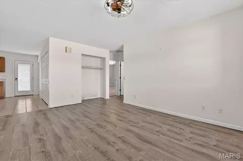 Living - 301 Kaskaskia Dr, Red Bud, IL 62278 photo 1 of 2