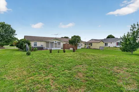 Exterior - 301 Kaskaskia Dr, Red Bud, IL 62278 photo 4 of 4