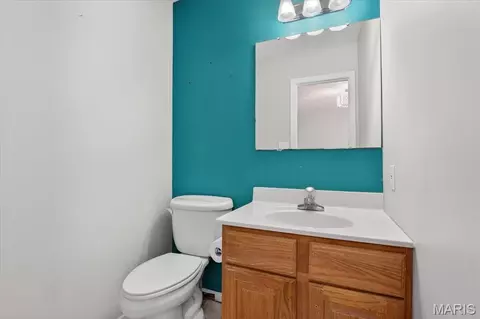 Bath - 301 Kaskaskia Dr, Red Bud, IL 62278 photo 2 of 2