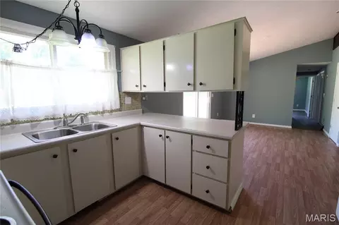 Kitchen - 117 Edgewood Rd, Jackson, MO 63755 photo 2 of 3