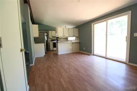 Living - 117 Edgewood Rd, Jackson, MO 63755 photo 2 of 3