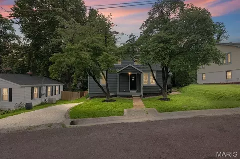 330 Polk St, Belleville, IL 62220
