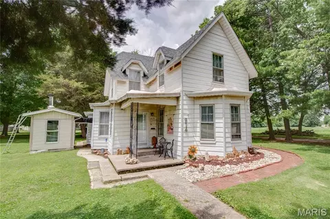 914 N Giddings Ave, Jerseyville, IL 62052