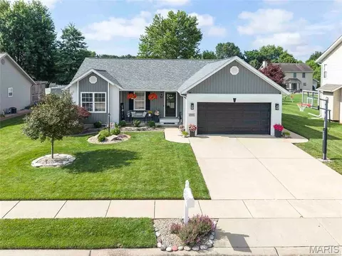 1022 Deer Run Ct, Staunton, IL 62088