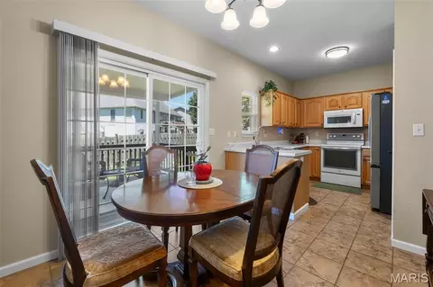Dining - 697 Mulberry St, Jackson, MO 63755 photo 2 of 2