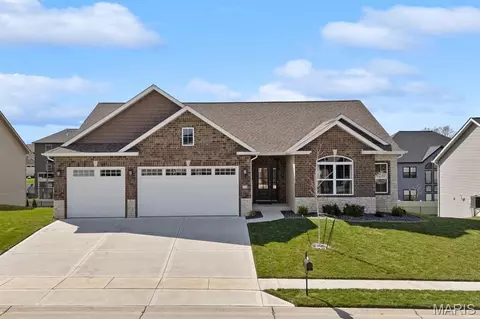 224 Meridian Oaks Dr, Glen Carbon, IL 62034