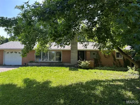 4905 Michael Dr, Godfrey, IL 62035