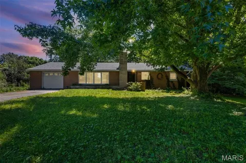4905 Michael Dr, Godfrey, IL 62035
