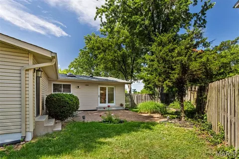 Exterior - 11288 Briarstone Dr, Sappington, MO 63126 photo 8 of 10