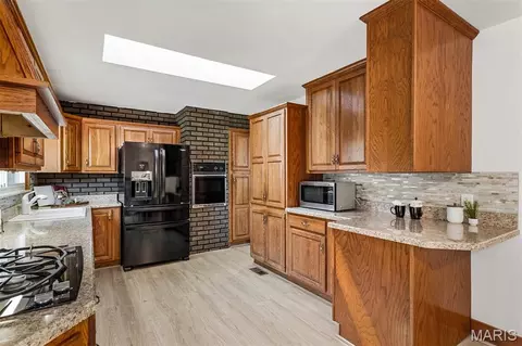Kitchen - 11288 Briarstone Dr, Sappington, MO 63126 photo 3 of 5