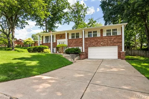 Exterior - 11288 Briarstone Dr, Sappington, MO 63126 photo 2 of 10