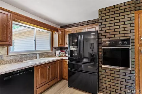 Kitchen - 11288 Briarstone Dr, Sappington, MO 63126 photo 2 of 5