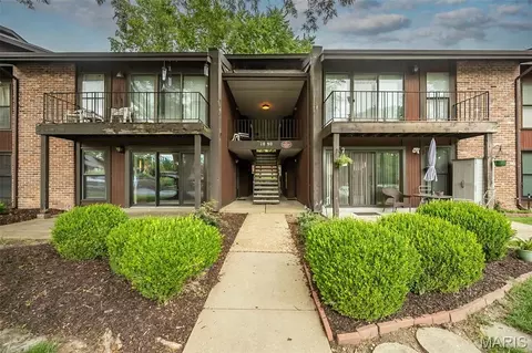 1090 Mersey Bend Dr #A, Saint Louis, MO 63129
