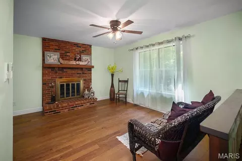 Living - 3310 Lynch Rd, Pacific, MO 63069 photo 1 of 2