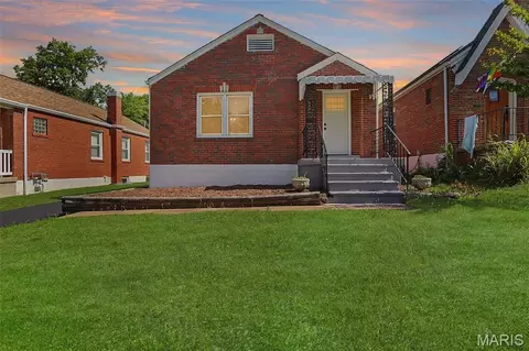 5681 Pernod Ave, Saint Louis, MO 63139