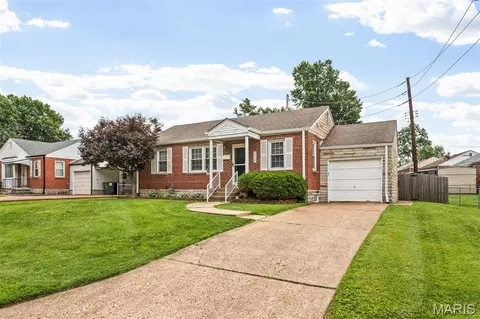 7328 Parkwood Dr, Saint Louis, MO 63116