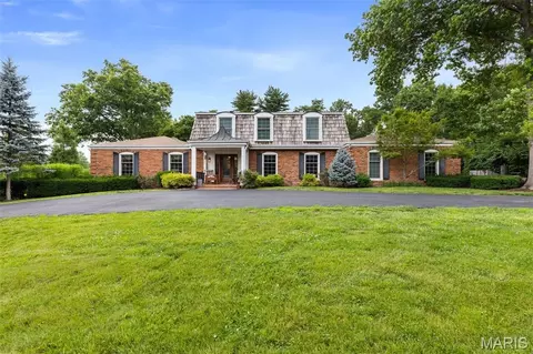 10469 White Bridge Ln, Saint Louis, MO 63141