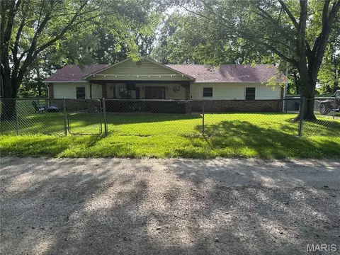 241 Coffeyton Rd, Bourbon, MO 65441