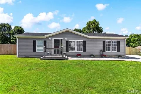 30 Dove Ct, Winfield, MO 63389