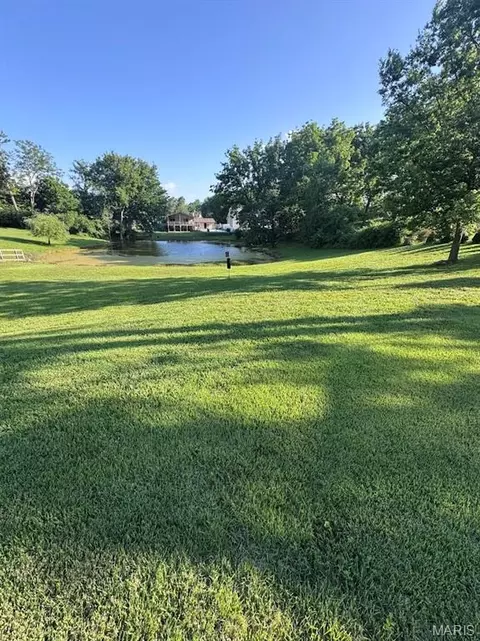 2558 Bluffwood Dr, Saint Louis, MO 63129