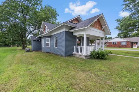 Exterior - 300 S Main St, Gideon, MO 63848 photo 3 of 5