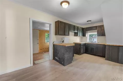 Entry Way - 300 S Main St, Gideon, MO 63848 photo 1 of 2