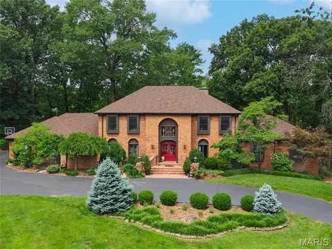 265 S Graeser Rd, Creve Coeur, MO 63141