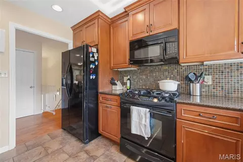 Kitchen - 254 Village Mead Dr, Ballwin, MO 63021 photo 2 of 5