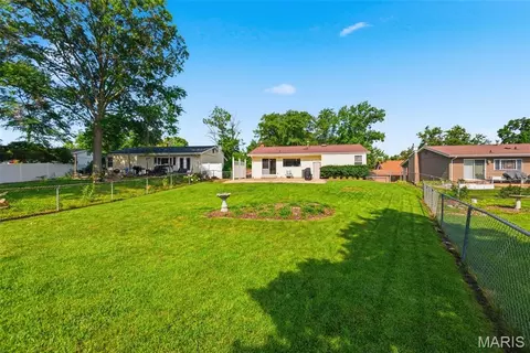 Exterior - 254 Village Mead Dr, Ballwin, MO 63021 photo 9 of 16