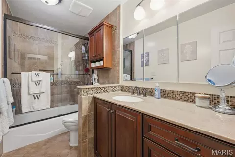 Bath - 254 Village Mead Dr, Ballwin, MO 63021 photo 2 of 4