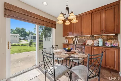 Dining - 254 Village Mead Dr, Ballwin, MO 63021 photo 5 of 8