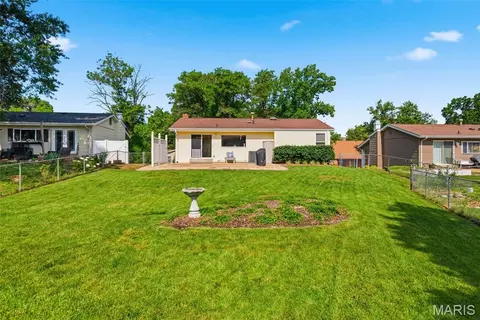Exterior - 254 Village Mead Dr, Ballwin, MO 63021 photo 7 of 16