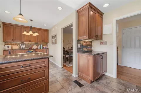 Kitchen - 254 Village Mead Dr, Ballwin, MO 63021 photo 3 of 5
