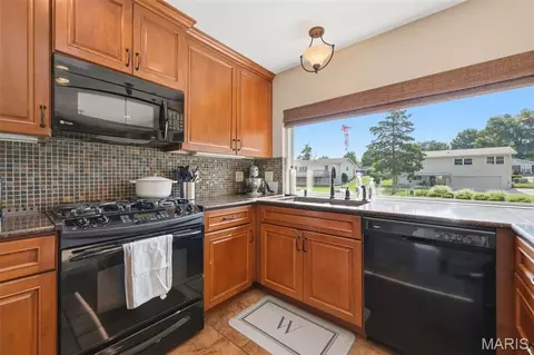 Kitchen - 254 Village Mead Dr, Ballwin, MO 63021 photo 1 of 5