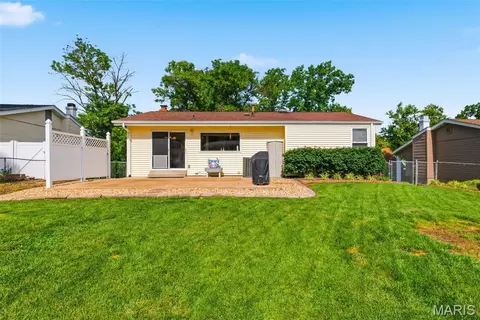 Exterior - 254 Village Mead Dr, Ballwin, MO 63021 photo 11 of 16
