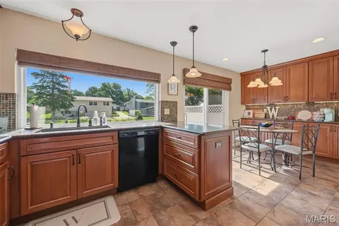 Kitchen - 254 Village Mead Dr, Ballwin, MO 63021 photo 5 of 5
