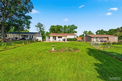 Exterior - 254 Village Mead Dr, Ballwin, MO 63021 photo 8 of 16
