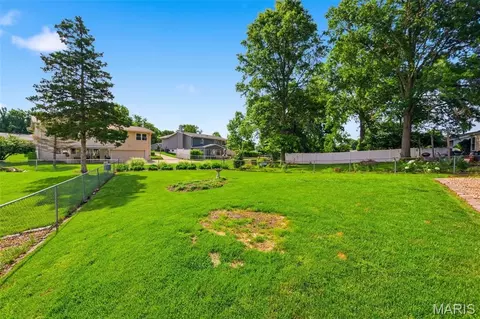 Exterior - 254 Village Mead Dr, Ballwin, MO 63021 photo 12 of 16