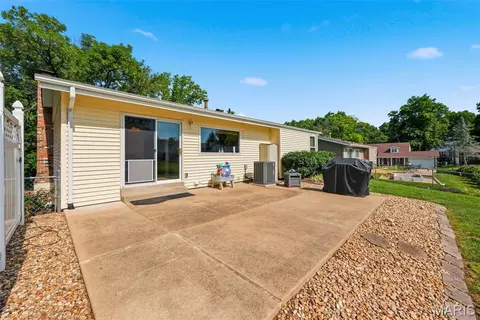 Exterior - 254 Village Mead Dr, Ballwin, MO 63021 photo 4 of 16