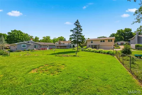 Exterior - 254 Village Mead Dr, Ballwin, MO 63021 photo 5 of 16