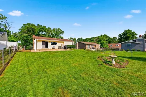 Exterior - 254 Village Mead Dr, Ballwin, MO 63021 photo 6 of 16