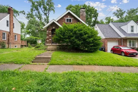 7027 Camden Ct, University City, MO 63130