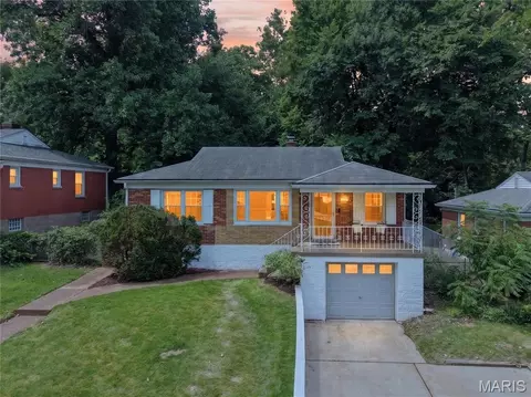 1625 Salem Hills Dr, Saint Louis, MO 63119