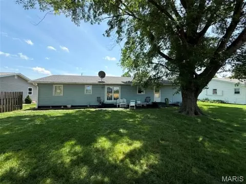 Exterior - 337 E 1st St, Ramsey, IL 62080 photo 1 of 2