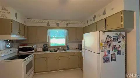 Kitchen - 337 E 1st St, Ramsey, IL 62080 photo 3 of 4