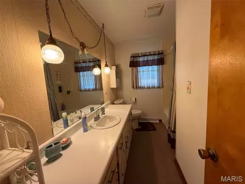 Bath - 337 E 1st St, Ramsey, IL 62080 photo 1 of 2