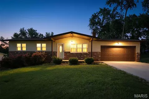 2831 Corral Estates Dr, Arnold, MO 63010