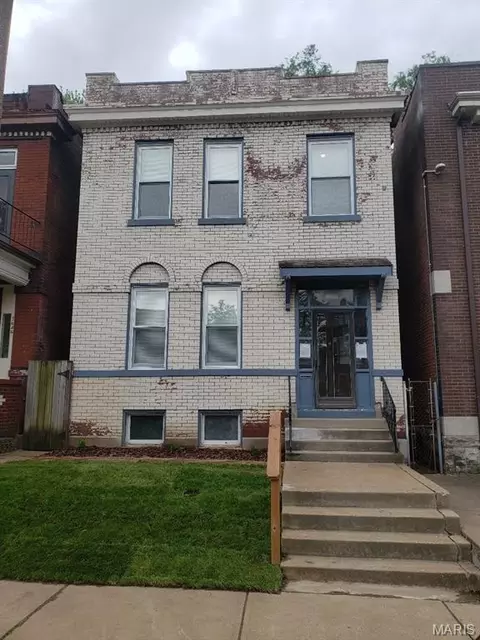 3648 Russell Blvd, Saint Louis, MO 63110